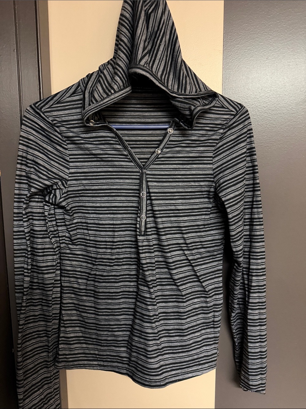 Women’s Long-Sleeve Striped Hooded Henley Tee in Gray & Black